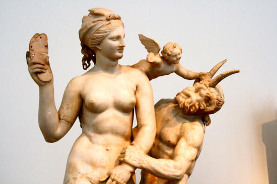阿佛洛狄忒与潘(牧羊神)的大理石雕塑