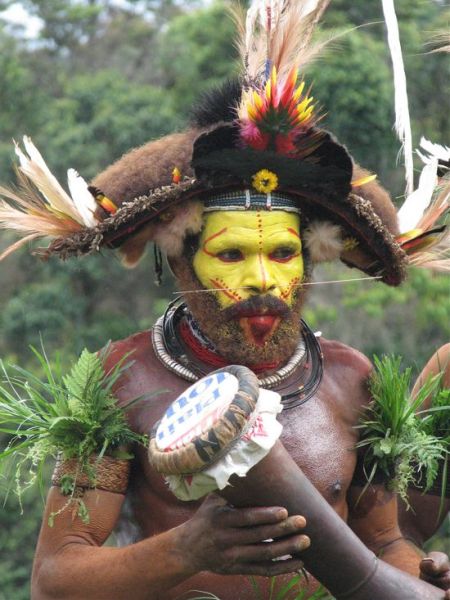 巴布亚新几内亚发型独特的原始部落