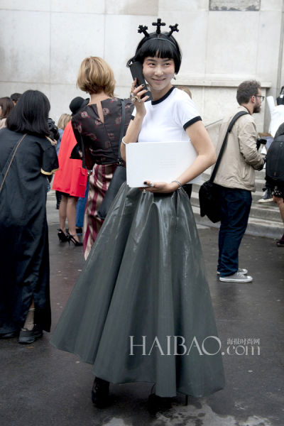 韩国女明星金娜英2013秋冬巴黎时装周秀场外街拍
