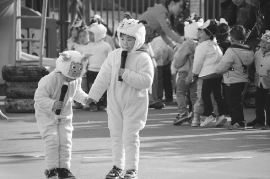 图文：集士港幼儿园举办户外趣味运动会