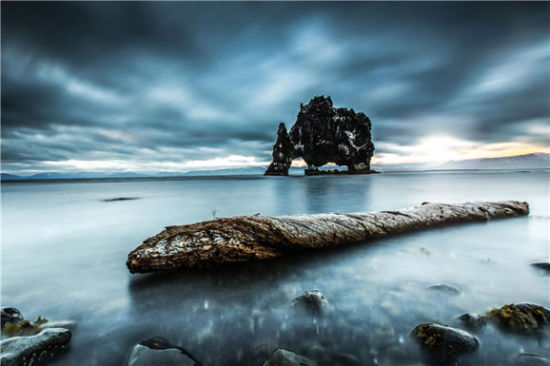 冰岛北部的Hvitserkur岩