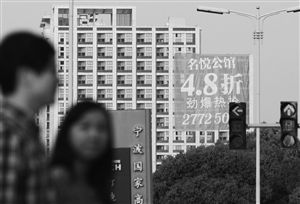 昨天，宁波城东一楼盘，促销广告分外醒目