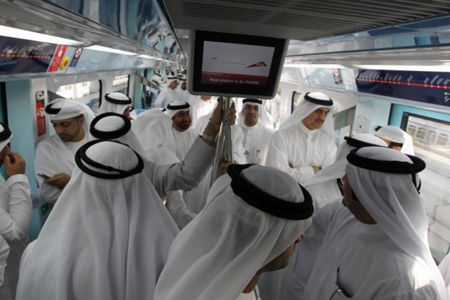 公共交通日 迪拜送黄金鼓励民众乘公交